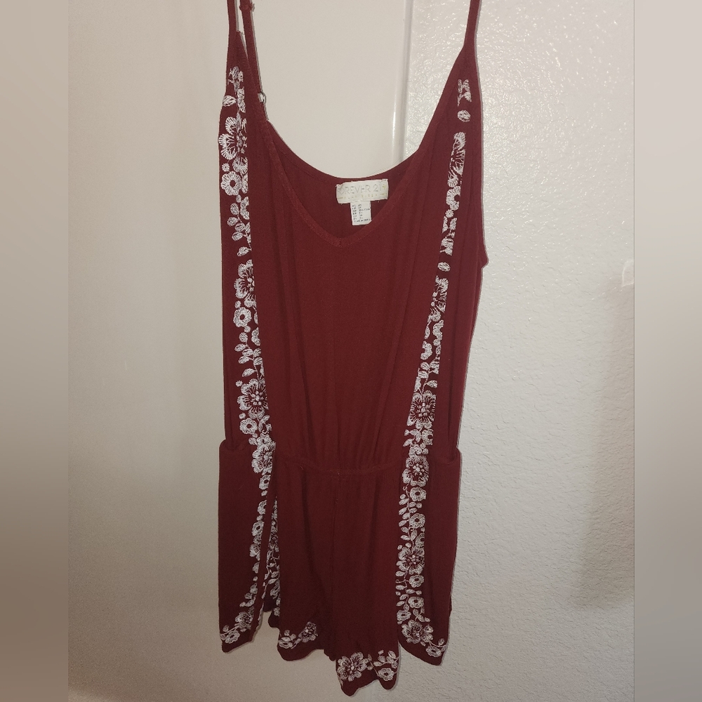 Forever 21 Maroon Romper With White Flowers And Pockets